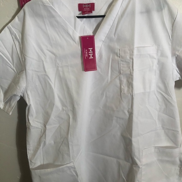 WHITE SCRUBS SET SIZE MEDIUM, fits like large - Picture 9 of 11